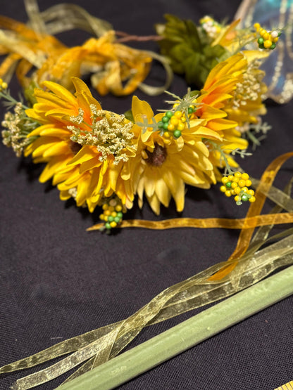 Child Sunflower Fairy Costume – Golden Wings & Flower Crown – Sunbeam Sprite of the Meadow Path – Fairy Party / Ren Faire Outfit – Size 6–8