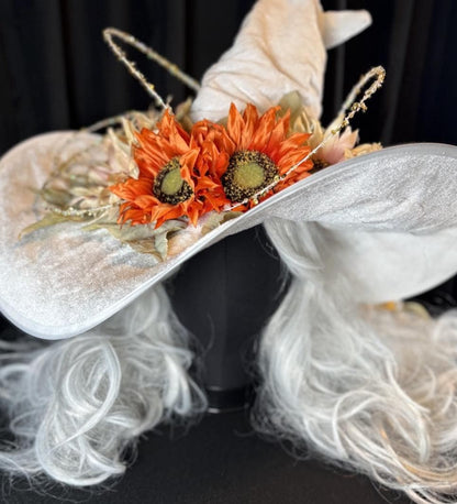 Wiccan White Witch Hat – White Velvet Witch Hat, Autumn Harvest Hat, Light Witch Aesthetic, Halloween Costume, Ren Faire, Cosplay Headpiece