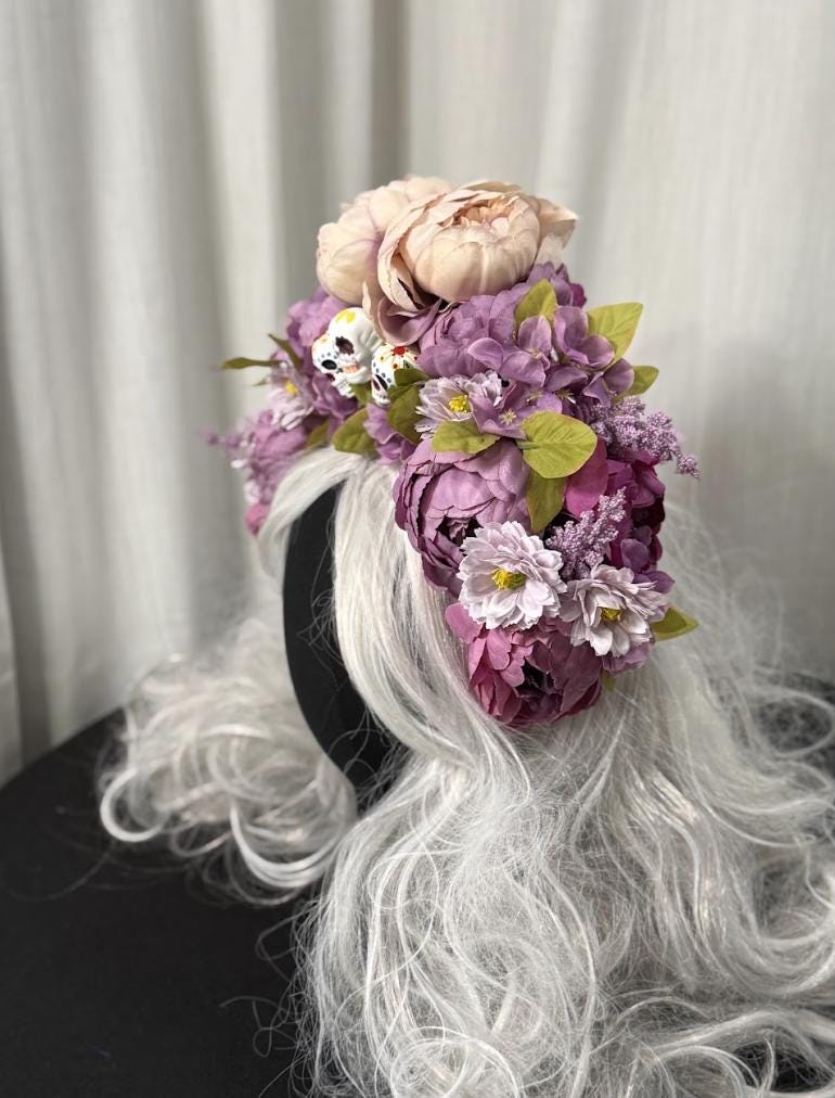 La Flor del Recuerdo Fascinator, Sugar Skull Crown, Día de los Muertos Headpiece, Floral Skull Crown, Lavender Crown, Festival Headpiece