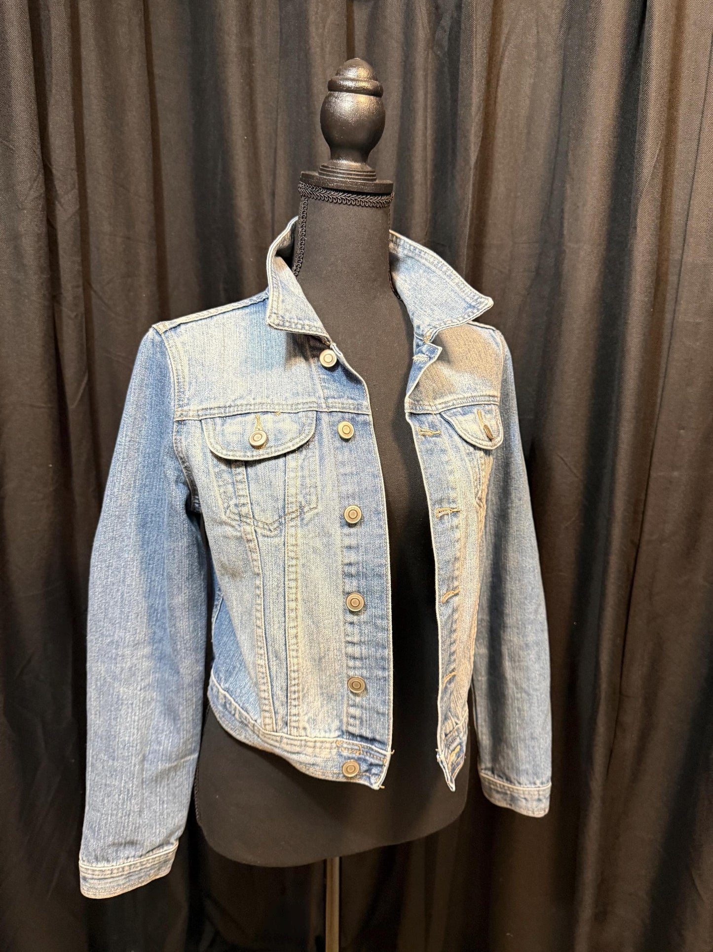 Vintage Denim Jacket S 2B BEBE – Light Wash Women's Jean Jacket – Forever in Blue Jeans Inspo Closet