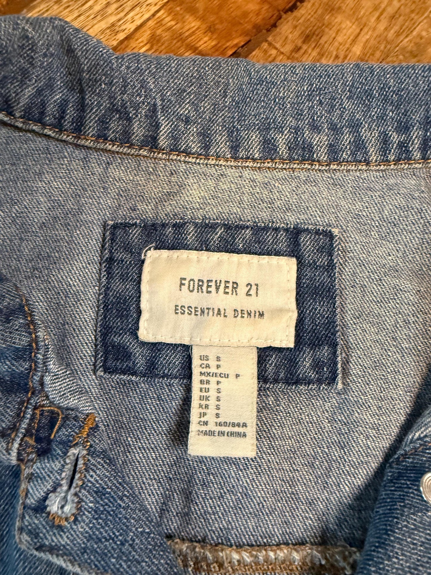 Vintage Denim Jacket S FOREVER21 – Medium Light Wash Women's Jean Jacket – Forever in Blue Jeans Inspo Closet