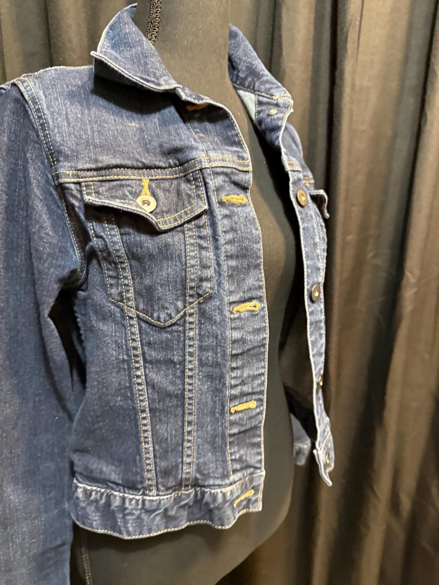 Vintage Denim Jacket S UNIQLO – Dark Wash Women's Jean Jacket – Forever in Blue Jeans Inspo Closet