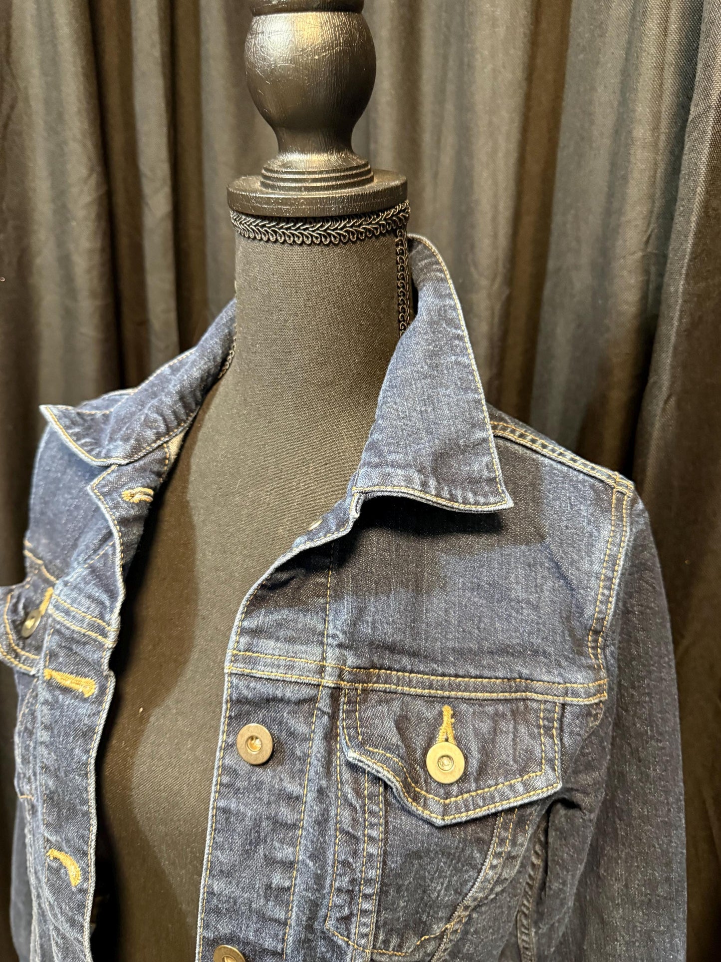 Vintage Denim Jacket S UNIQLO – Dark Wash Women's Jean Jacket – Forever in Blue Jeans Inspo Closet