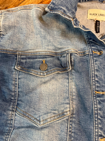 Vintage Denim Jacket S BLACK LABEL – Cropped Women's Jean Jacket Medium Light Wash – Forever in Blue Jeans Inspo Closet