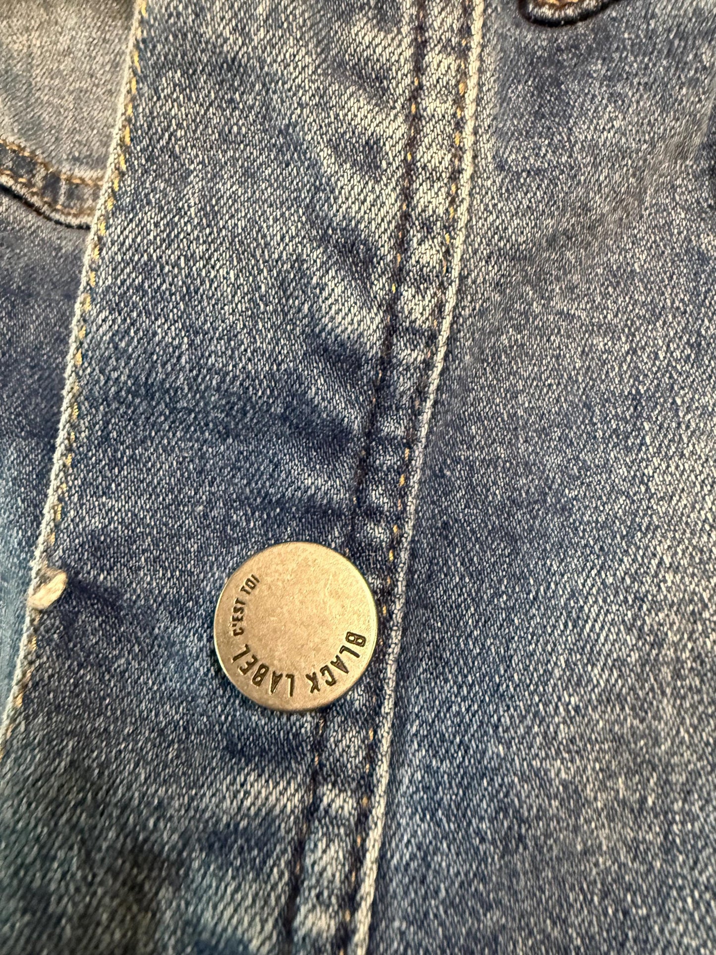 Vintage Denim Jacket S BLACK LABEL – Cropped Women's Jean Jacket Medium Light Wash – Forever in Blue Jeans Inspo Closet