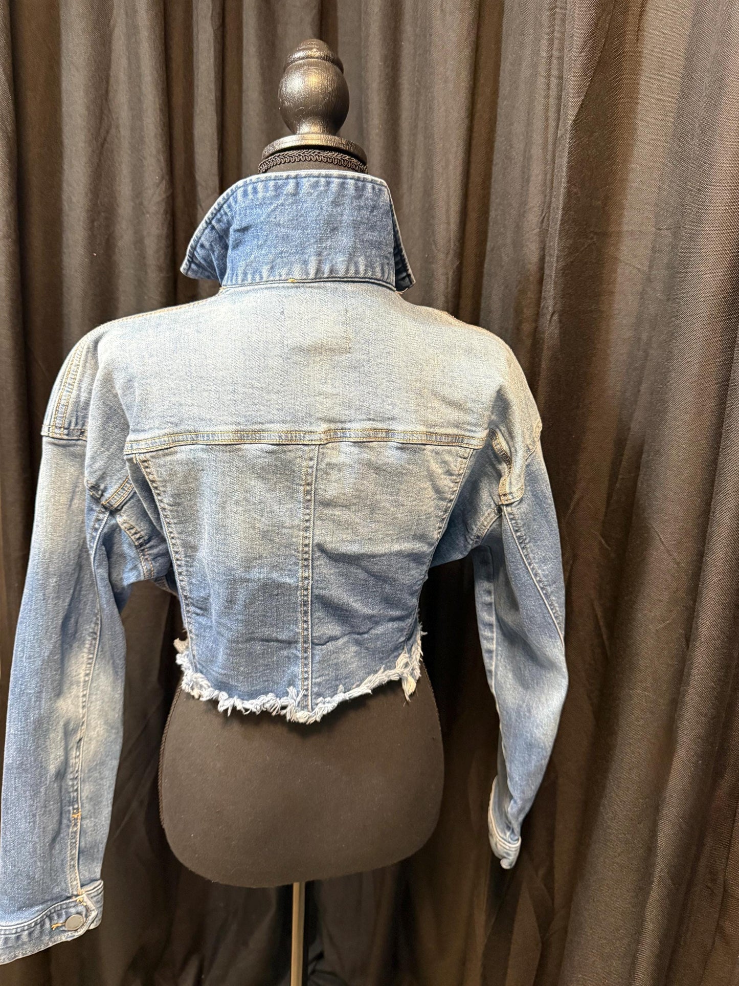 Vintage Denim Jacket S BLACK LABEL – Cropped Women's Jean Jacket Medium Light Wash – Forever in Blue Jeans Inspo Closet