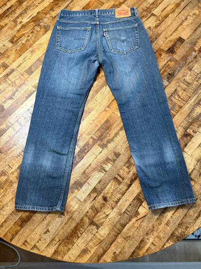 Vintage Levi 559 Jeans 32x32 – Classic Fit Denim Jeans Medium Wash – Forever in Blue Jeans Inspo Closet