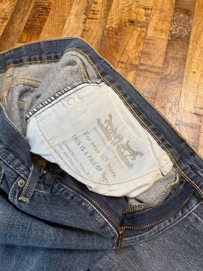 Vintage Levi 559 Jeans 32x32 – Classic Fit Denim Jeans Medium Wash – Forever in Blue Jeans Inspo Closet