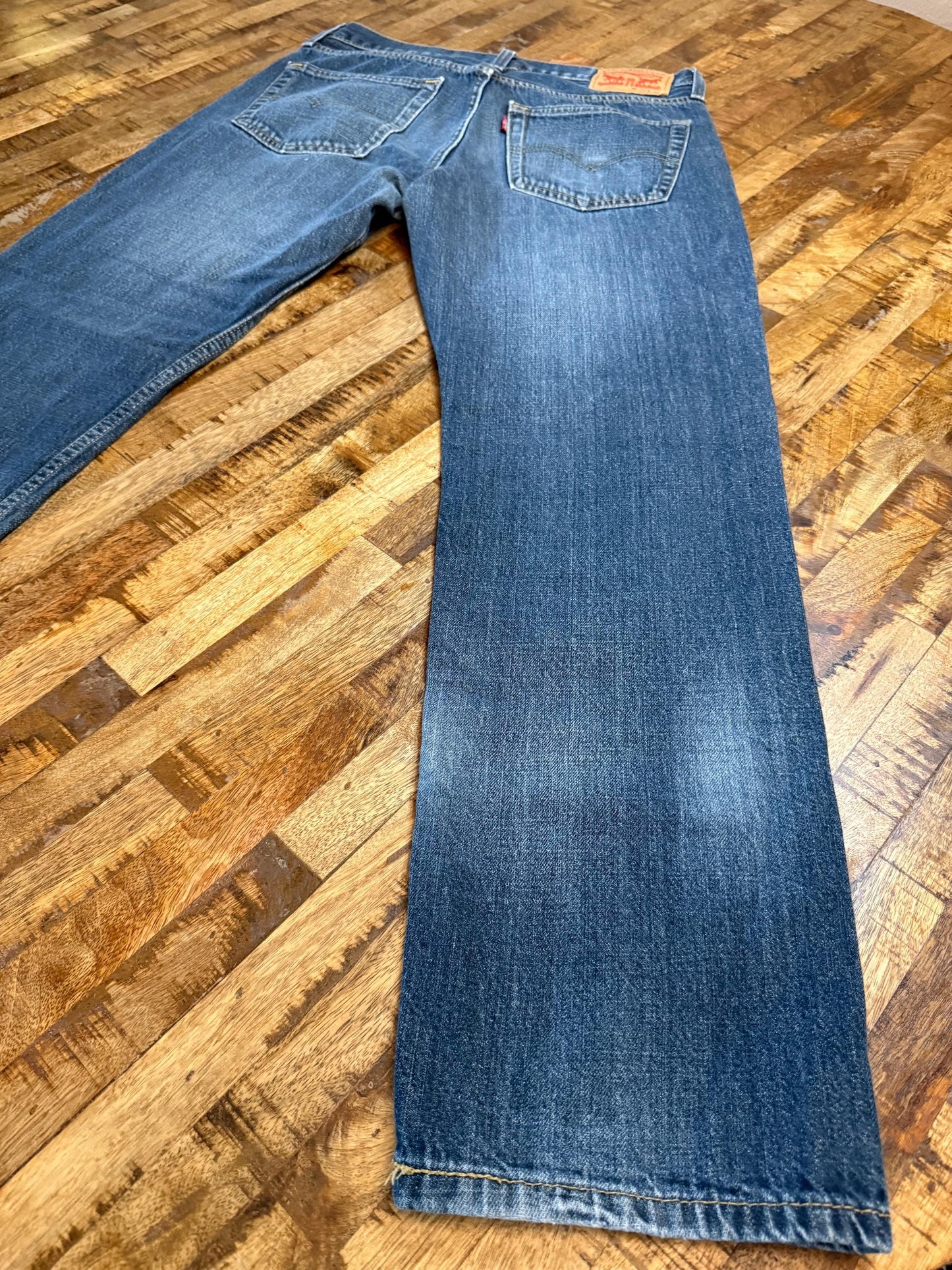 Vintage Levi 559 Jeans 32x32 – Classic Fit Denim Jeans Medium Wash – Forever in Blue Jeans Inspo Closet