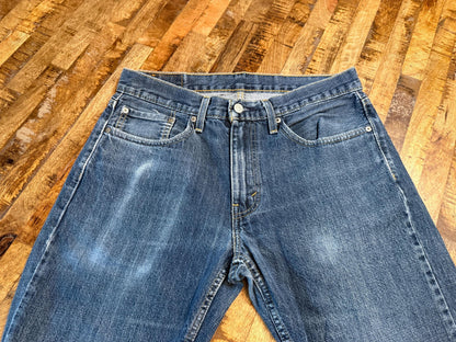 Vintage Levi 559 Jeans 32x32 – Classic Fit Denim Jeans Medium Wash – Forever in Blue Jeans Inspo Closet