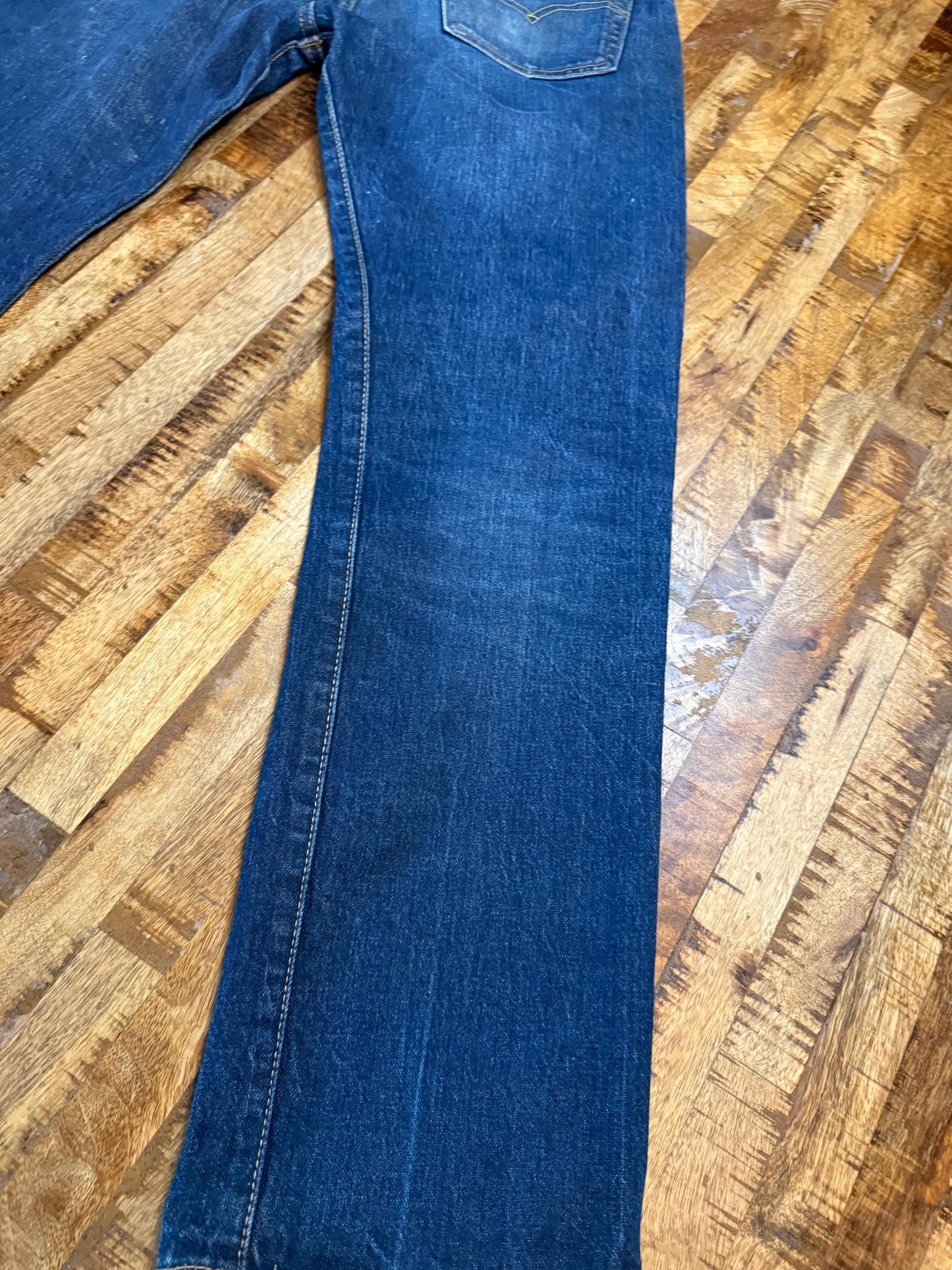 Vintage Levi 501 Jeans 33x32 – Button Fly Classic Fit Denim Jeans Dark Wash – Forever in Blue Jeans Inspo Closet