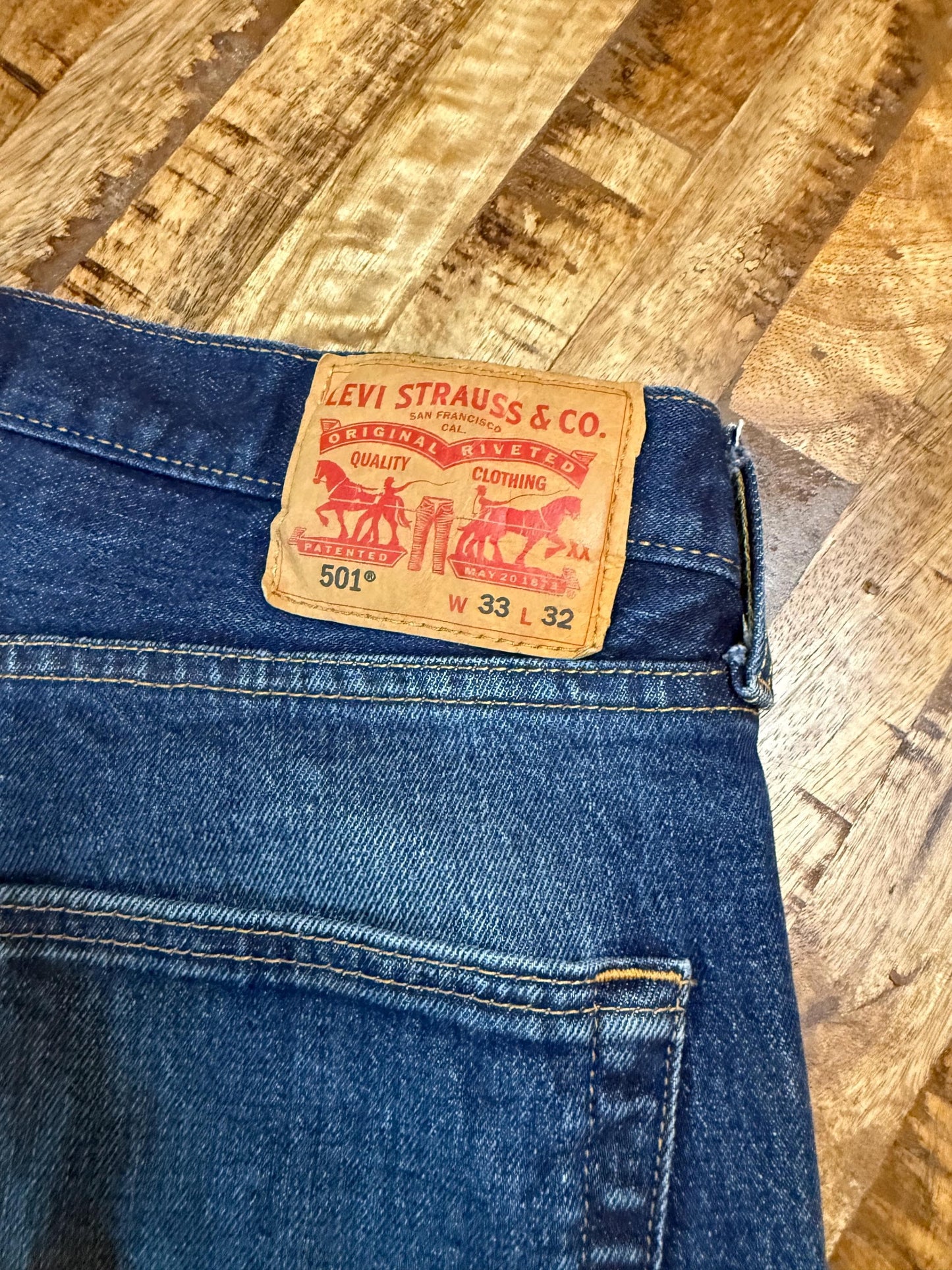 Vintage Levi 501 Jeans 33x32 – Button Fly Classic Fit Denim Jeans Dark Wash – Forever in Blue Jeans Inspo Closet