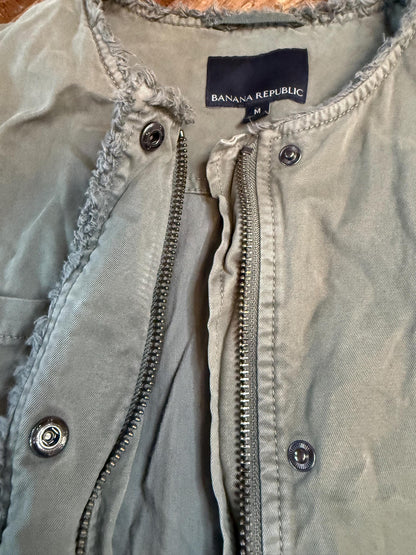 Vintage Olive Military Utility Jacket M BANANA REPUBLIC – Collarless Multi Pocket Field Jacket – Fortunate Son Inspo Closet
