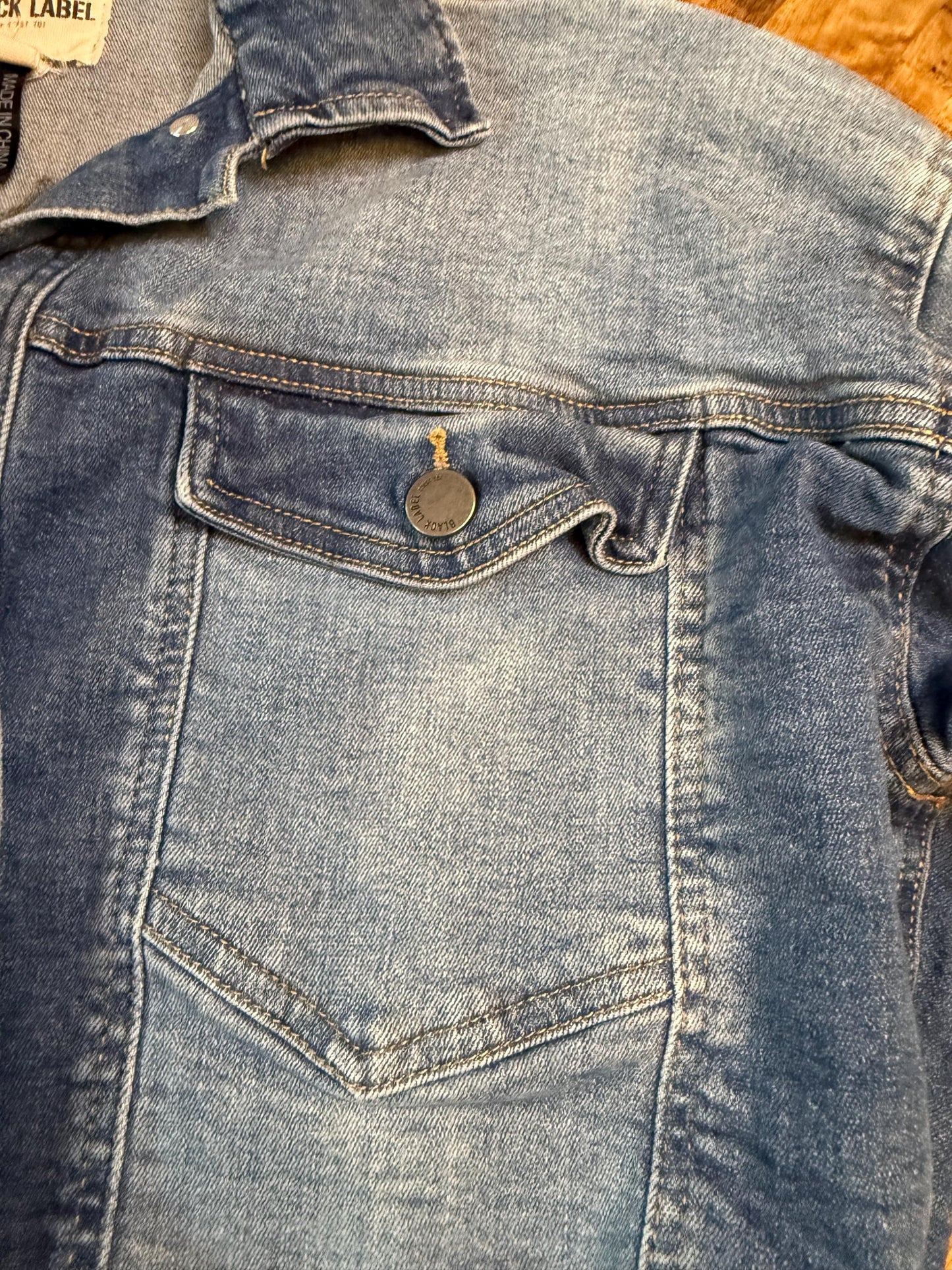 Vintage Denim Jacket S BLACK LABEL – Cropped Women's Jean Jacket Medium Light Wash – Forever in Blue Jeans Inspo Closet