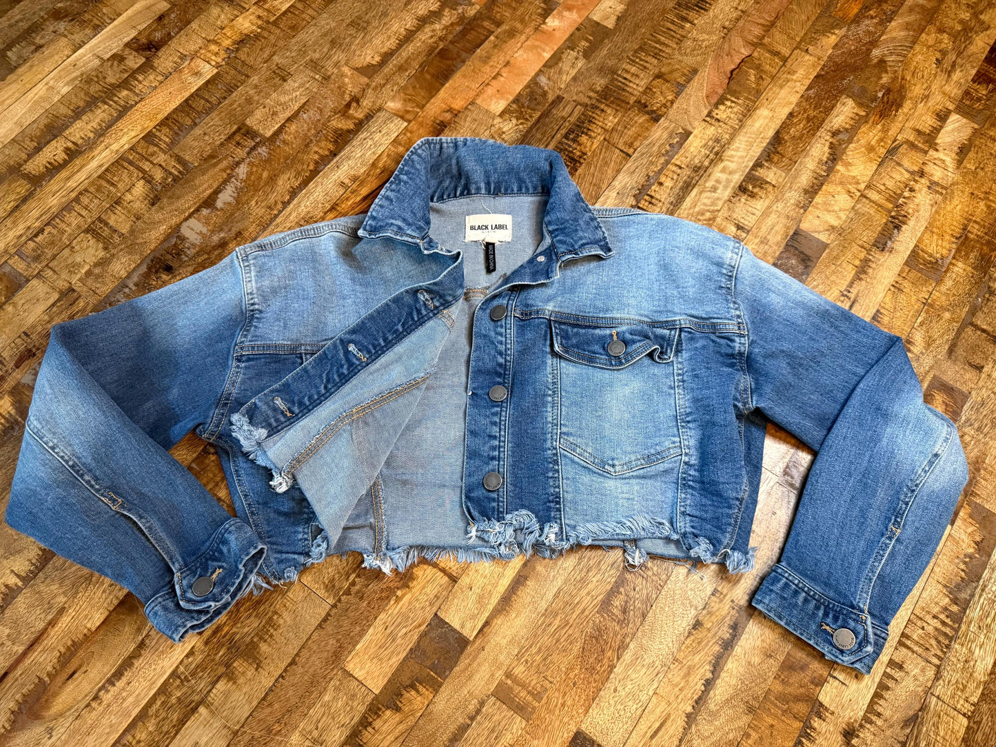 Vintage Denim Jacket S BLACK LABEL – Cropped Women's Jean Jacket Medium Light Wash – Forever in Blue Jeans Inspo Closet