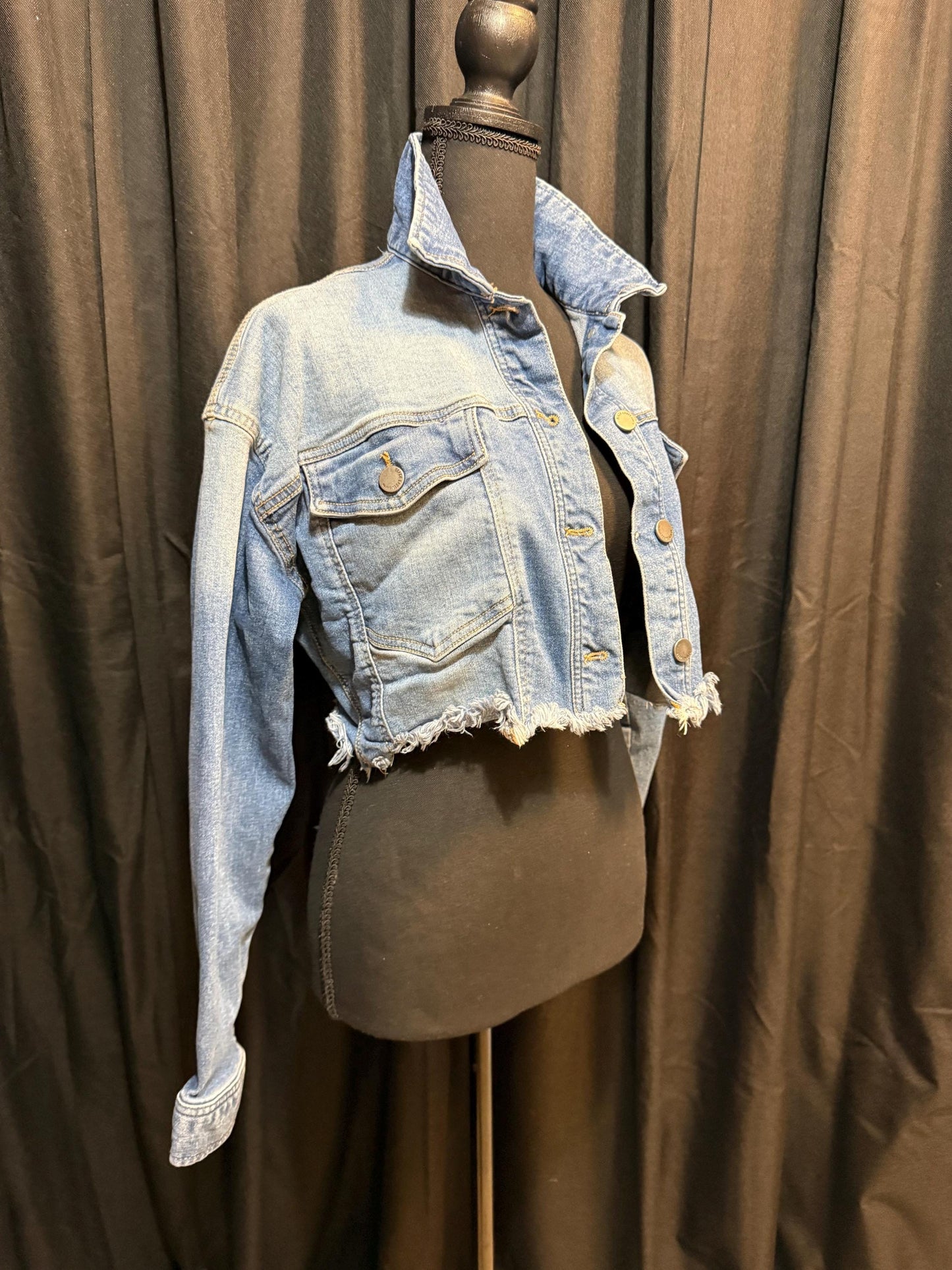 Vintage Denim Jacket S BLACK LABEL – Cropped Women's Jean Jacket Medium Light Wash – Forever in Blue Jeans Inspo Closet