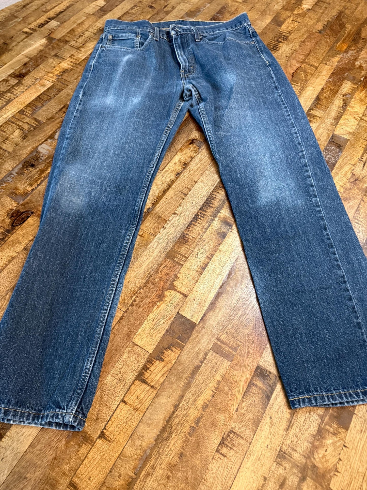 Vintage Levi 559 Jeans 32x32 – Classic Fit Denim Jeans Medium Wash – Forever in Blue Jeans Inspo Closet