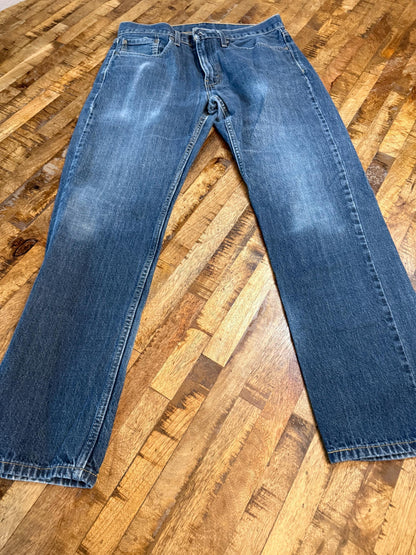 Vintage Levi 559 Jeans 32x32 – Classic Fit Denim Jeans Medium Wash – Forever in Blue Jeans Inspo Closet