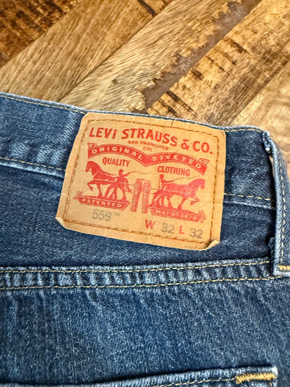 Vintage Levi 559 Jeans 32x32 – Classic Fit Denim Jeans Medium Wash – Forever in Blue Jeans Inspo Closet