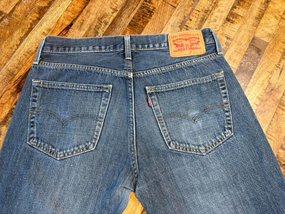 Vintage Levi 559 Jeans 32x32 – Classic Fit Denim Jeans Medium Wash – Forever in Blue Jeans Inspo Closet