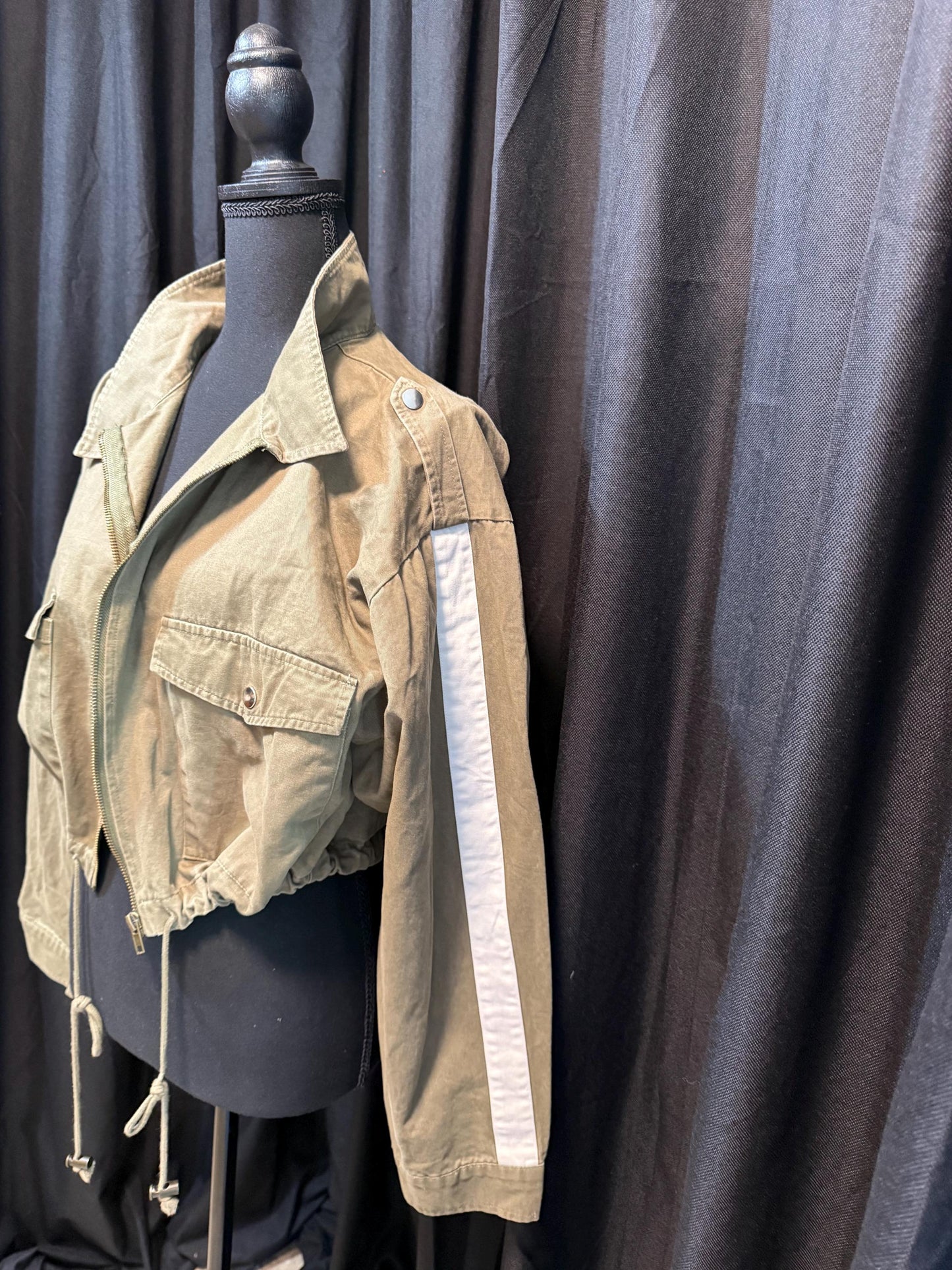 Vintage Olive Military Utility Jacket L WINDSOR – Cropped Drawstring Field Jacket – Fortunate Son Inspo Closet