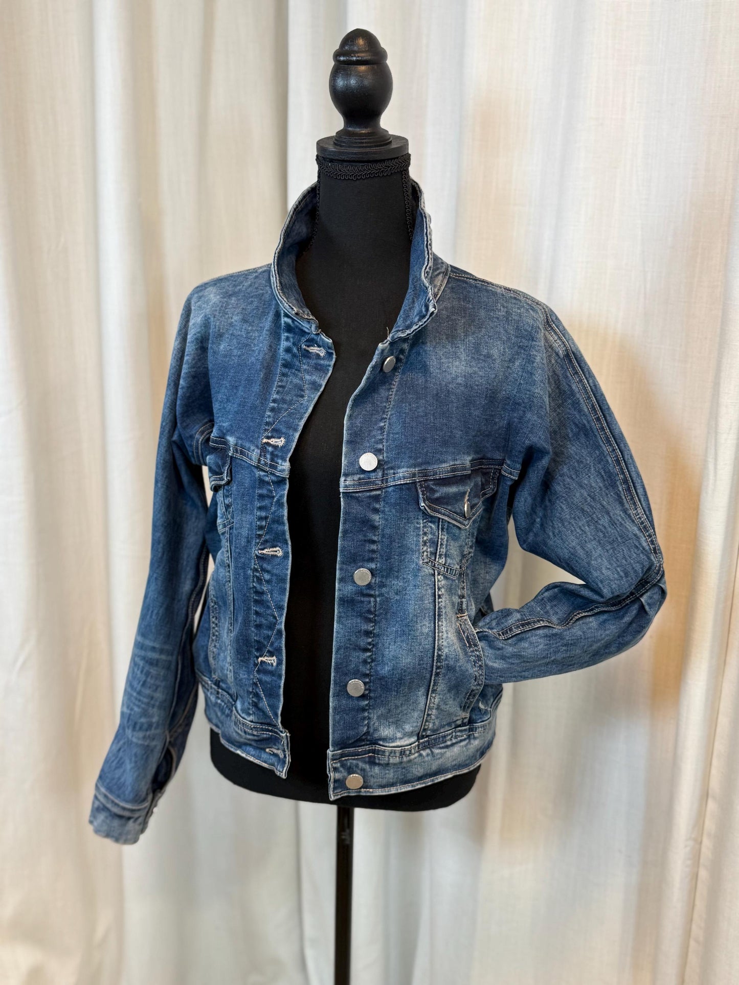 Vintage Denim Jacket M DEMOCRACY – Medium-Dark Wash Women's Jean Jacket – Forever in Blue Jeans Inspo Closet