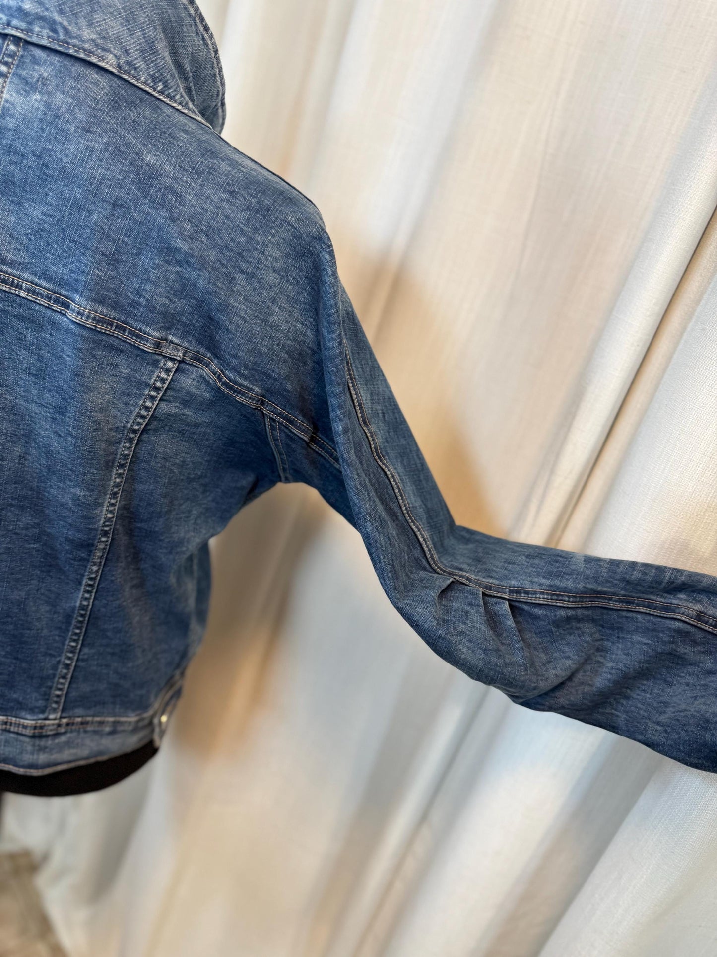 Vintage Denim Jacket M DEMOCRACY – Medium-Dark Wash Women's Jean Jacket – Forever in Blue Jeans Inspo Closet