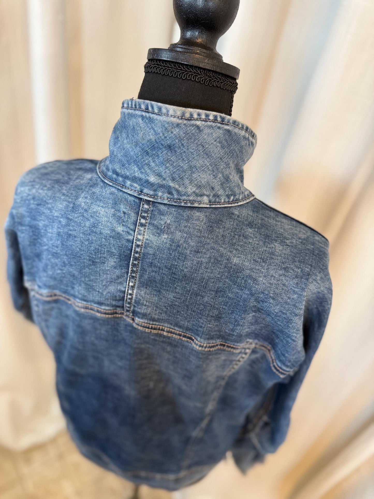 Vintage Denim Jacket M DEMOCRACY – Medium-Dark Wash Women's Jean Jacket – Forever in Blue Jeans Inspo Closet